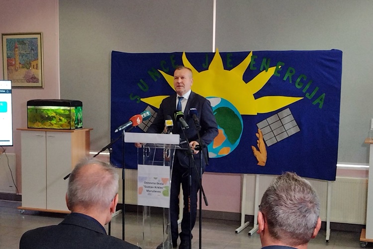 U Varaždinskoj županiji na 12 škola postavljene fotonaponske elektrane, u planu je i još jedan investicijski bum u škole