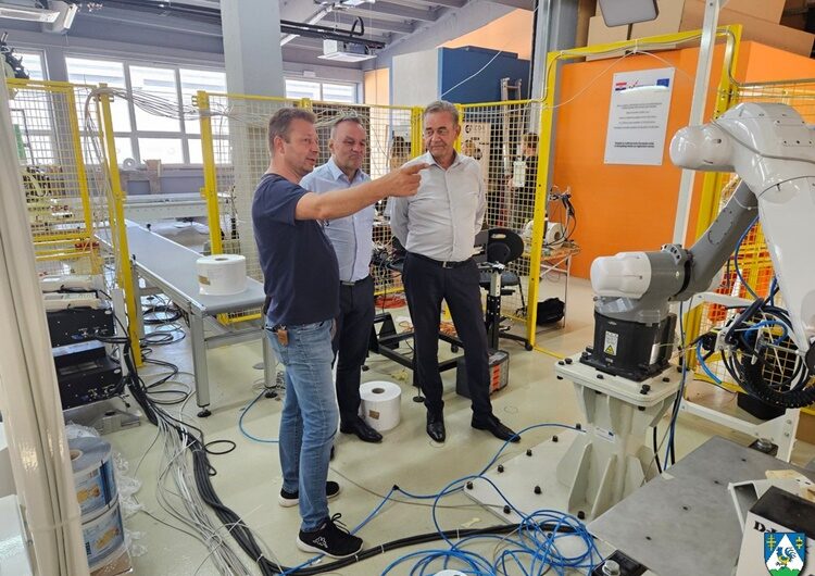 Župan Koren posjetio robotski laboratorij u križevačkom Razvojnom centru i tehnološkom parku