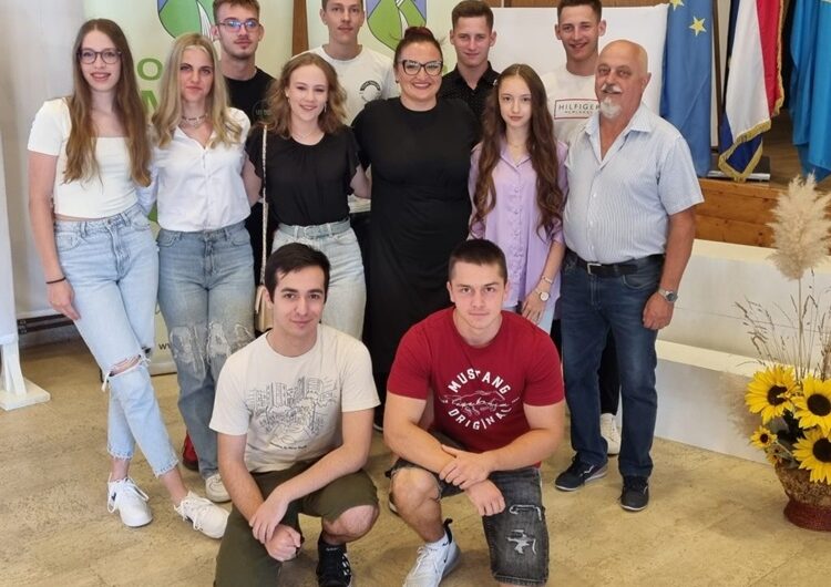 Općina Mače raspisala natječaj za dodjelu 8 učeničkih i 8 studentskih stipendija – evo koji su uvjeti