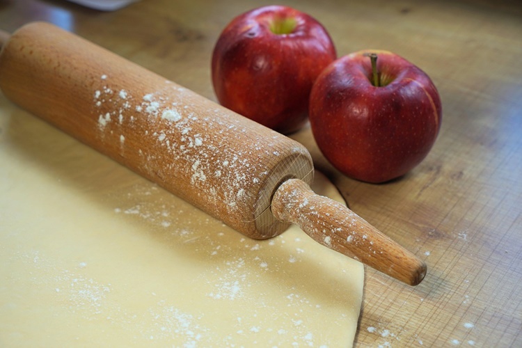 Najlakši recept za najfiniju roladu s jabukama