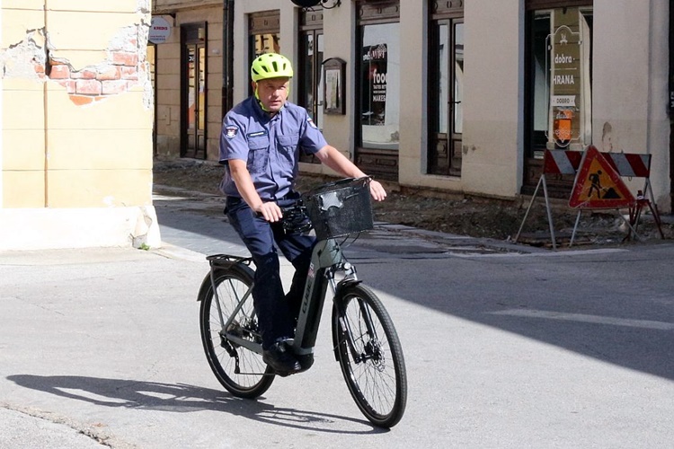Varaždinski djelatnici gradske uprave i komunalci od sada će voziti električne aute i bicikle