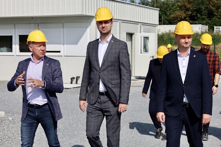 Ministar Filipović u posjetu Bjelovarsko-bilogorskoj županiji: Obišao gradilište budućeg podzemnog skladišta plina, vrijednog gotovo 70 milijuna kuna