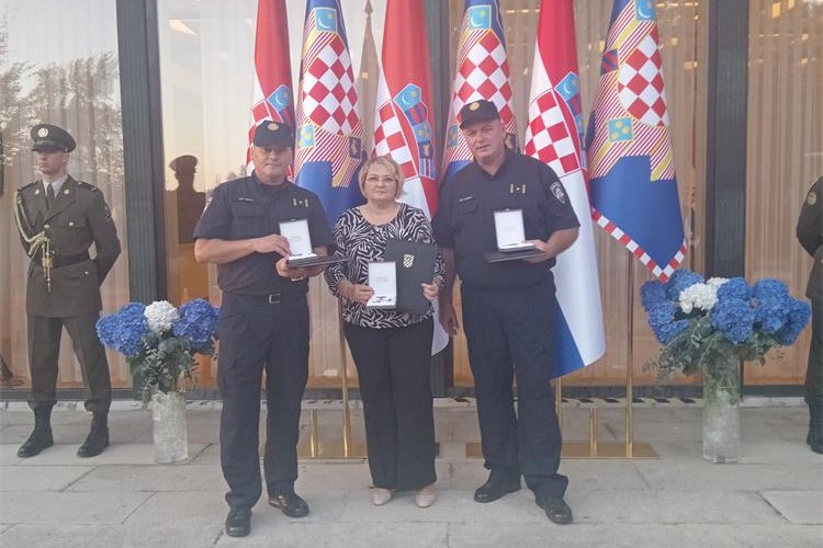 Predsjednik Milanović odlikovao 122 djelatnika Ministarstva unutarnjih poslova, među njima i policajce iz Zagorja, Međimurja i Koprivnice