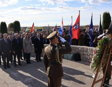 FOTO: Župan Kolar u Koloni sjećanja u Škabrnji, dio županijske delegacije u Vukovaru