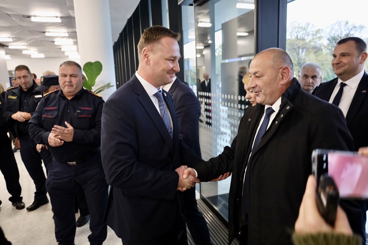 U Daruvaru otvoren najveći Veteranski centar u Hrvatskoj. Premijer Plenković najavio da će se jedan od Veteranskih centara izgraditi i u Krapini