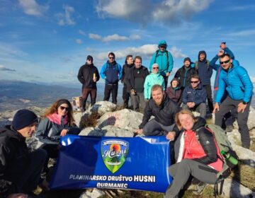 Zaljubljenici u planine PD „Husni“ iz Đurmanca osvojili zahtjevni Mosor: Bura nam je očistila zrak, pogled je ‘pucao’ na naše otoke, Hercegovinu i sve do Italije 