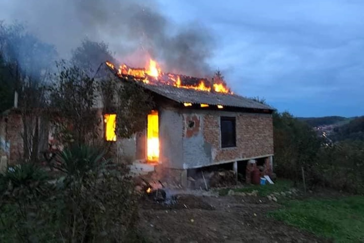 Požar progutao kuću u Novom Marofu!