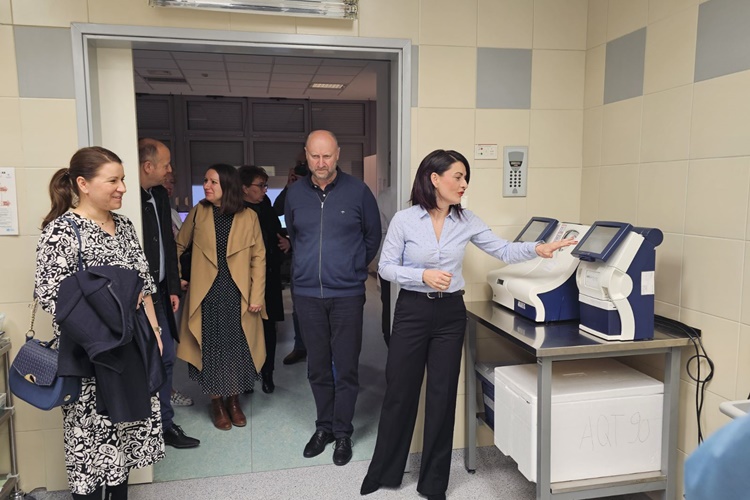 Tvrtka ZMH Horvat OB Zabok donirala tri medicinska uređaja vrijedna 11 tisuća eura: „Uređaji će doprinijeti kvalitetnijoj i bržoj reakciji našem Hitnom bolničkom prijemu“