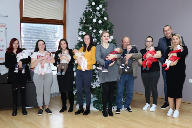 Smijeh i veselje u Lepoglavi: Dodijeljene potpore roditeljima za 11 novorođenih