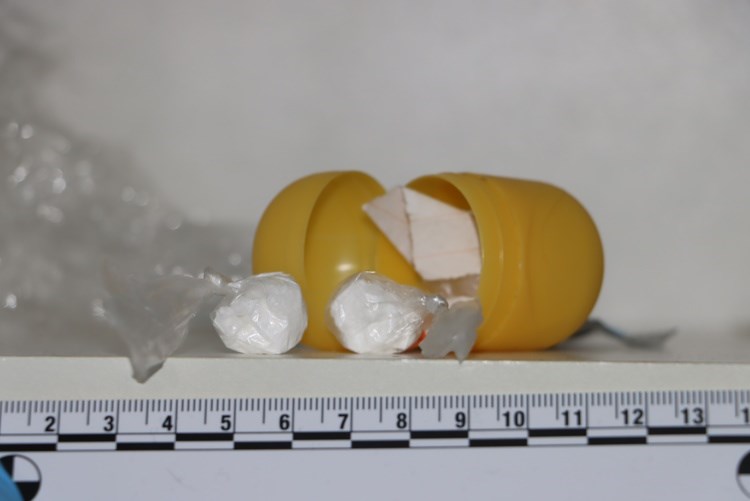 Policija pronašla drogu u stanu u Zagrebu: Kokain skrivali i prepakiravali u kinder jaje