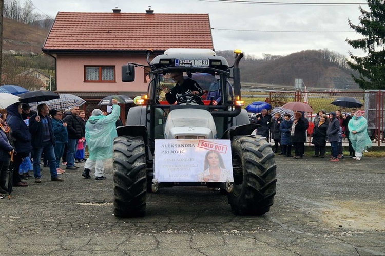 U nedjelju održan još jedan Đurmanečki fašnik: Velike i male maškare traktorima prošle općinom, te pjesmom i plesom uveseljavale mještane 