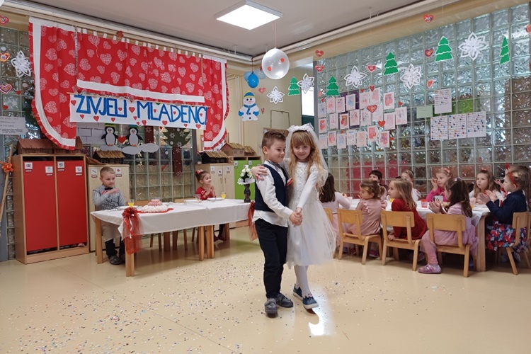 Mališani Dječjeg vrtića „Zvončić” iz Nedelišća na Valentinovo sve zabavili predstavom „Međimurska svadba”