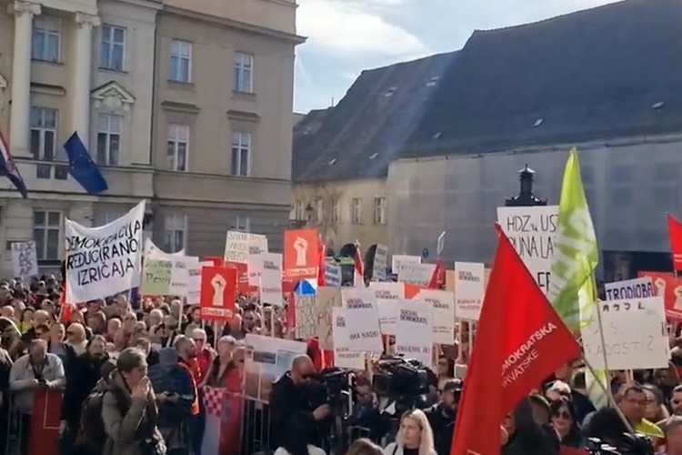 Počeo je prosvjed u Zagrebu: Markov trg i okolne ulice prepuni ljudi