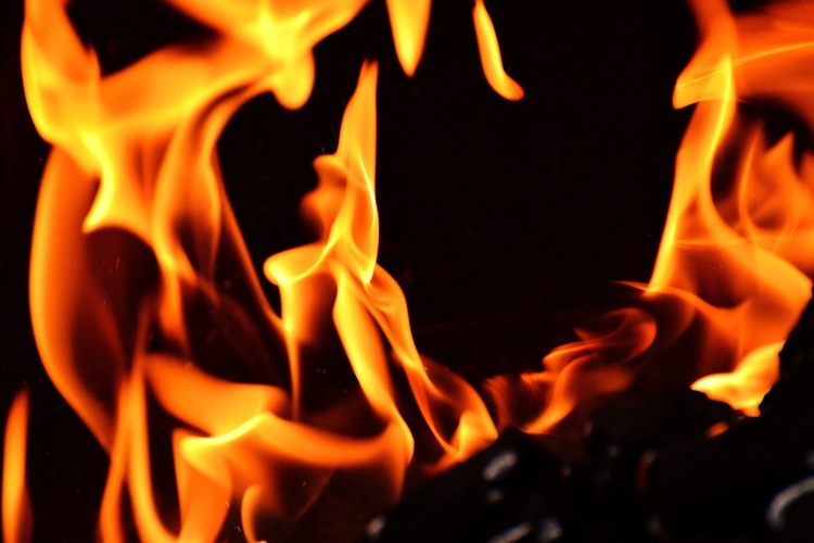 Kod Cestice gorio gospodarski objekt, vatra se proširila i na obiteljsku kuću
