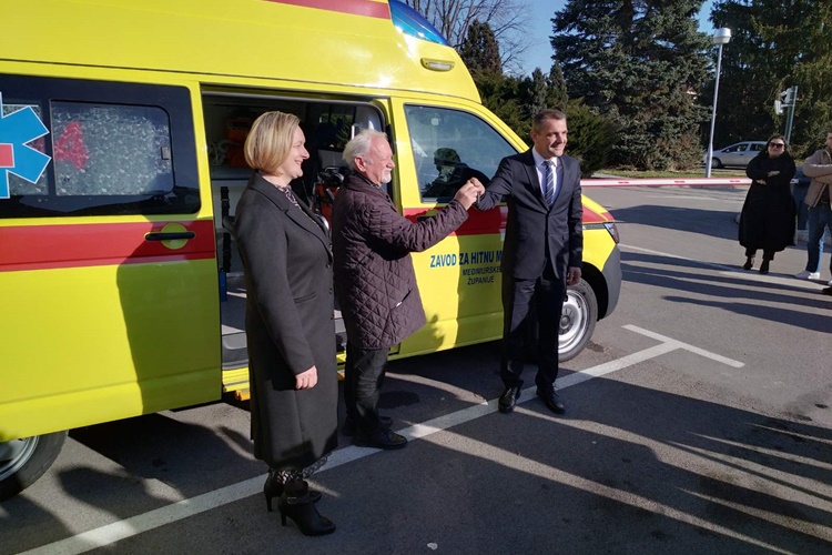 Župan Posavec predao ključeve dvaju novih vozila Zavodu hitne medicine MŽ, vrijedna su gotovo 190 tisuća eura