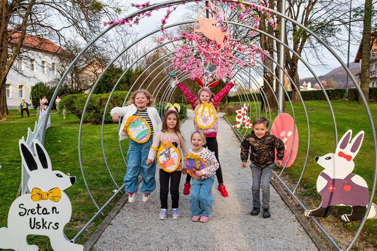 Veselo je bilo u Lepoglavi – nakon radionice, djeca pošla u potragu za uskršnjim jajima