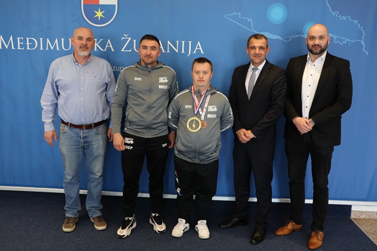Župan Posavec čestitao šampionu Nenadu Vrbancu na novom uspjehu i osvajanju medalje na Olimpijskim igrama za osobe s Downovim sindronom