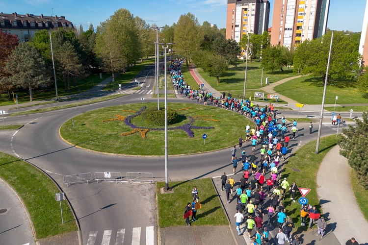 Više od 800 sudionika trčalo 7. Polumaraton Zrinskih, među njima župan Posavec i gradonačelnica Cividini