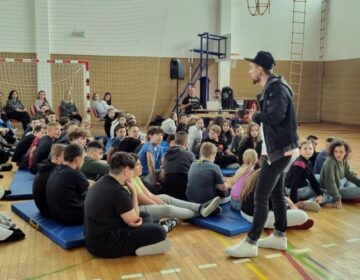 U sklopu programa „Spriječimo nasilje na internetu” u osnovnim školama u Lepoglavi i Kamenici održana predstava „Dislike”