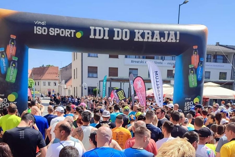 Gotovo 800 trkača u Varaždinu trčalo s plemenitim ciljem – za osobe s intelektualnim oštećenjem
